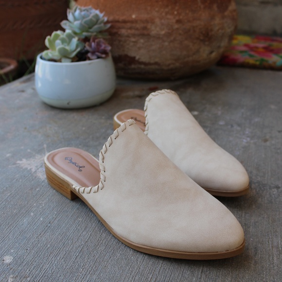 🚨LAST PAIR!!//The Sarahi//Stone braided mule/flat - Picture 3 of 8